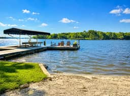 Knot Your Average Lake House - Image 5